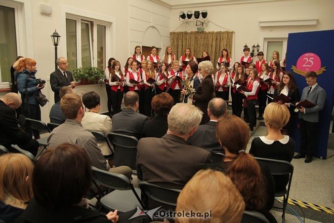 Jubileusz 25-lecia II LO w Ostrołęce: Koncert chóru Cantillena [16.11.2013] - zdjęcie #36 - eOstroleka.pl