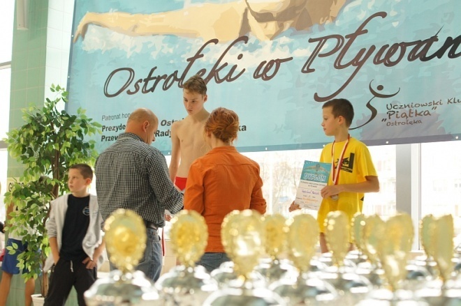 II Mistrzostwa Ostrołęki w pływaniu (16.11.2013) - zdjęcie #11 - eOstroleka.pl