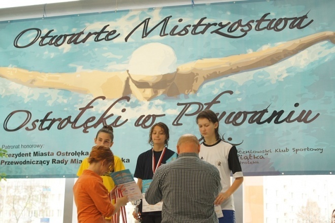 II Mistrzostwa Ostrołęki w pływaniu (16.11.2013) - zdjęcie #51 - eOstroleka.pl