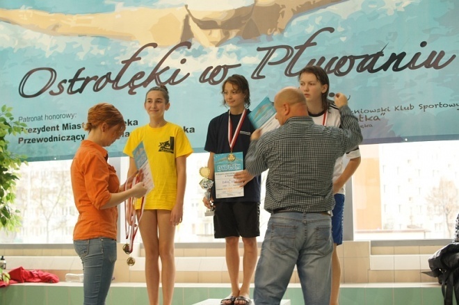 II Mistrzostwa Ostrołęki w pływaniu (16.11.2013) - zdjęcie #50 - eOstroleka.pl