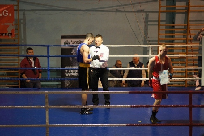 Mecz bokserski Victoria Ostrołęka - Gwarek Łęczna (16.11.2013) - zdjęcie #3 - eOstroleka.pl