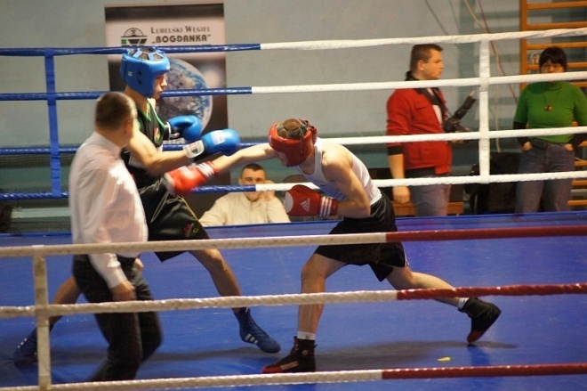 Mecz bokserski Victoria Ostrołęka - Gwarek Łęczna (16.11.2013) - zdjęcie #34 - eOstroleka.pl