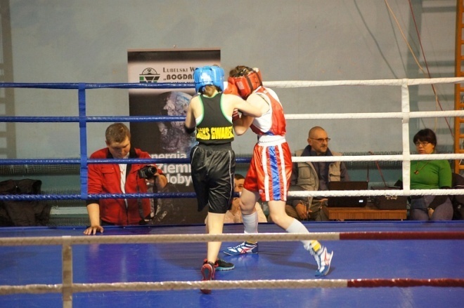 Mecz bokserski Victoria Ostrołęka - Gwarek Łęczna (16.11.2013) - zdjęcie #6 - eOstroleka.pl