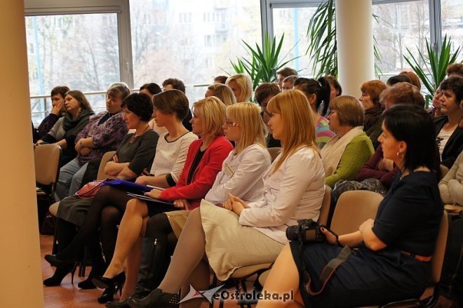 Nauczyciele wzięli udział w szkoleniu „Zdrowy i bezpieczny uczeń – działania szkoły” [20.11.2013] - zdjęcie #1 - eOstroleka.pl