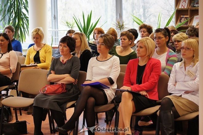 Nauczyciele wzięli udział w szkoleniu „Zdrowy i bezpieczny uczeń – działania szkoły” [20.11.2013] - zdjęcie #5 - eOstroleka.pl