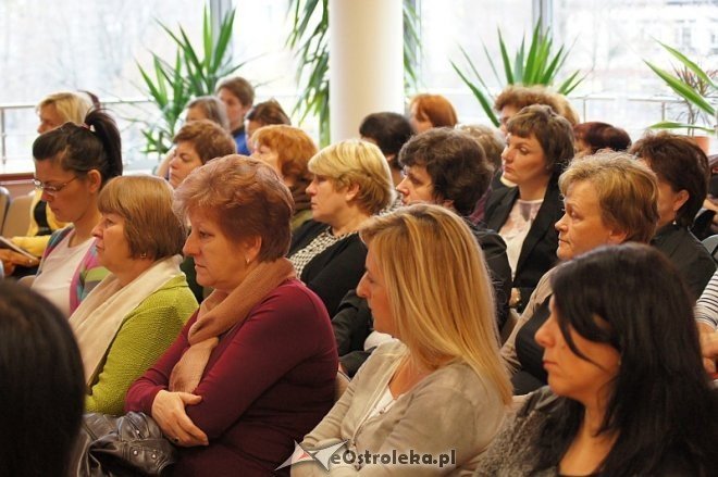 Nauczyciele wzięli udział w szkoleniu „Zdrowy i bezpieczny uczeń – działania szkoły” [20.11.2013] - zdjęcie #10 - eOstroleka.pl