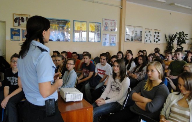 Policyjna profilaktyka w szkołach [20.11.2013] - zdjęcie #2 - eOstroleka.pl
