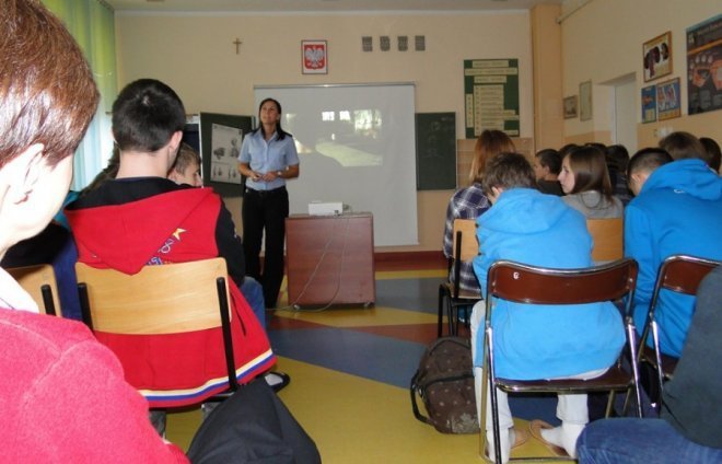 Policyjna profilaktyka w szkołach [20.11.2013] - zdjęcie #3 - eOstroleka.pl