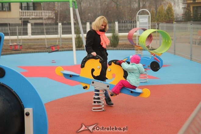Kolorowy park zabaw na osiedlu Kwiatowym [21.11.2013] - zdjęcie #33 - eOstroleka.pl