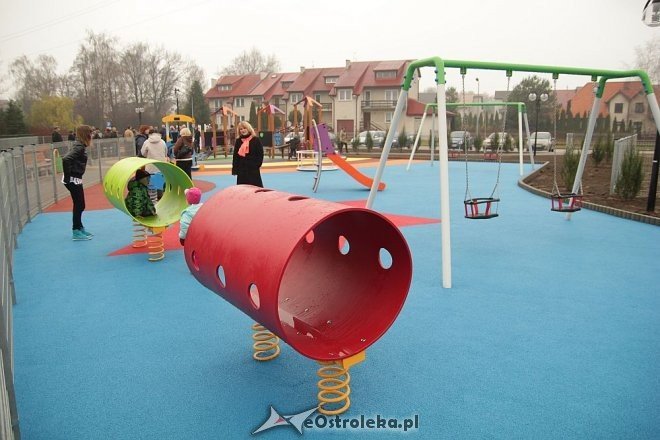 Kolorowy park zabaw na osiedlu Kwiatowym [21.11.2013] - zdjęcie #3 - eOstroleka.pl