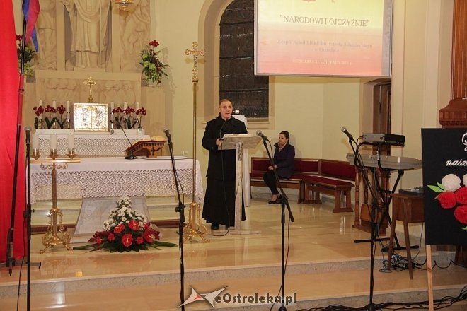 Antoni Piechniczek odznaczony przez ZS SIGiE w Ostrołęce [21.11.2013] - zdjęcie #1 - eOstroleka.pl