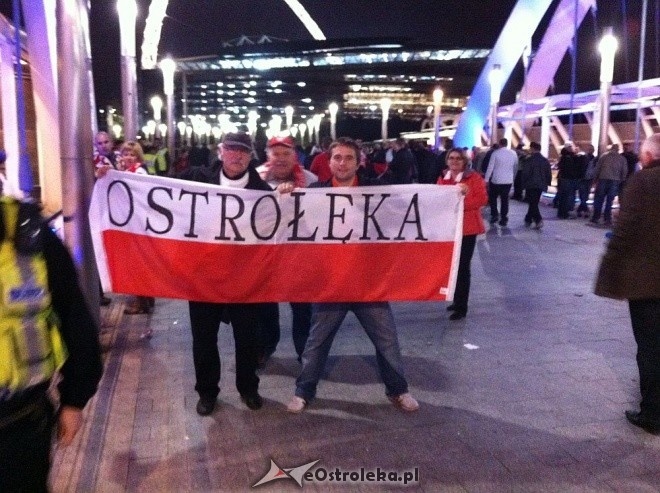 Ostrołęccy kibice wspierają kadrę narodową piłkarzy [21.11.2013] - zdjęcie #13 - eOstroleka.pl