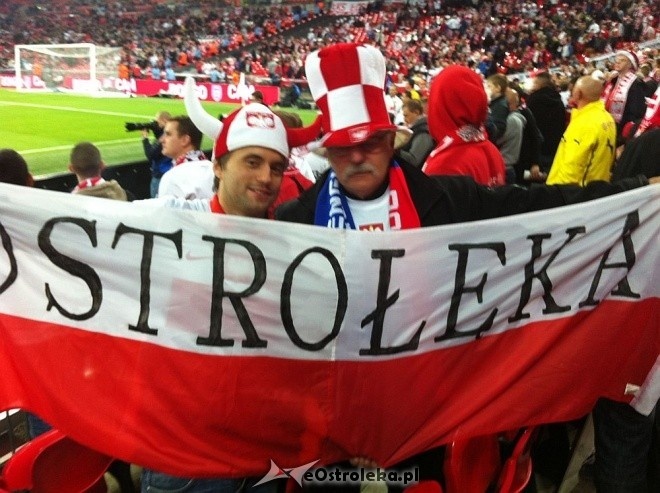 Ostrołęccy kibice wspierają kadrę narodową piłkarzy [21.11.2013] - zdjęcie #9 - eOstroleka.pl