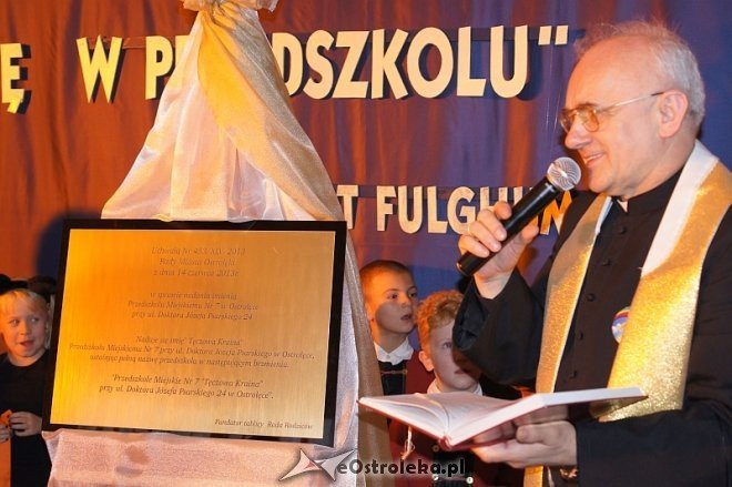Nadanie imienia Przedszkolu Miejskiemu nr 7 w Ostrołęce [22.11.2013] - zdjęcie #87 - eOstroleka.pl