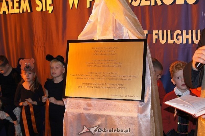 Nadanie imienia Przedszkolu Miejskiemu nr 7 w Ostrołęce [22.11.2013] - zdjęcie #9 - eOstroleka.pl