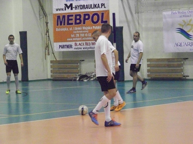 1. kolejka Nocnej Ligi Futsalu (22.11.2013) - zdjęcie #8 - eOstroleka.pl