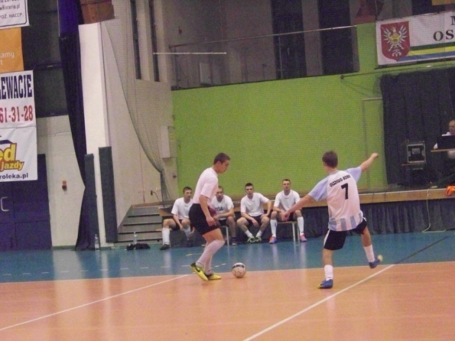 1. kolejka Nocnej Ligi Futsalu (22.11.2013) - zdjęcie #13 - eOstroleka.pl