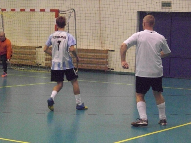 1. kolejka Nocnej Ligi Futsalu (22.11.2013) - zdjęcie #17 - eOstroleka.pl
