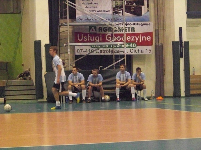 1. kolejka Nocnej Ligi Futsalu (22.11.2013) - zdjęcie #27 - eOstroleka.pl