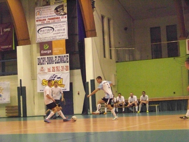 1. kolejka Nocnej Ligi Futsalu (22.11.2013) - zdjęcie #46 - eOstroleka.pl