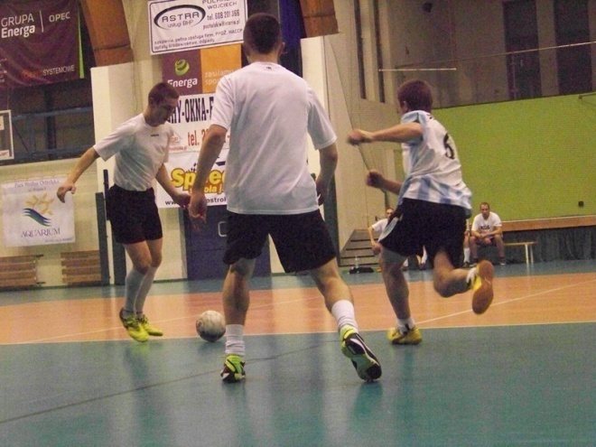 1. kolejka Nocnej Ligi Futsalu (22.11.2013) - zdjęcie #13 - eOstroleka.pl