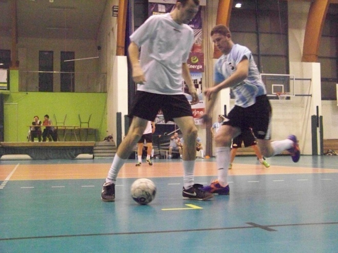1. kolejka Nocnej Ligi Futsalu (22.11.2013) - zdjęcie #12 - eOstroleka.pl