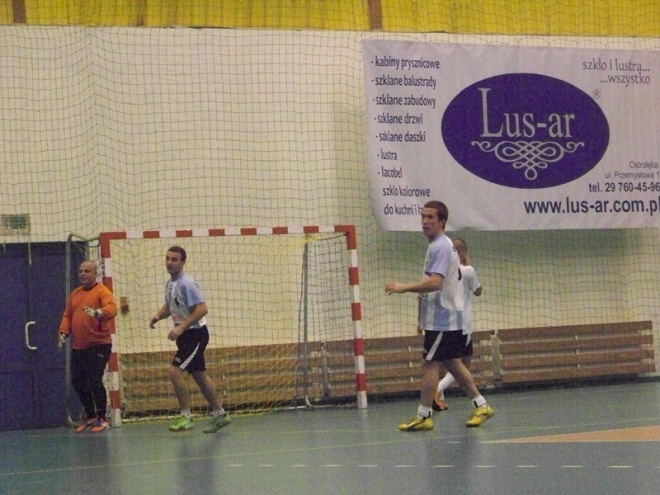 1. kolejka Nocnej Ligi Futsalu (22.11.2013) - zdjęcie #63 - eOstroleka.pl
