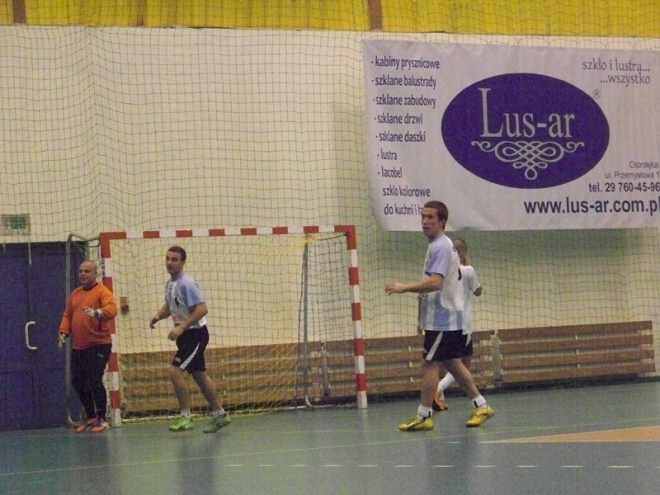1. kolejka Nocnej Ligi Futsalu (22.11.2013) - zdjęcie #6 - eOstroleka.pl