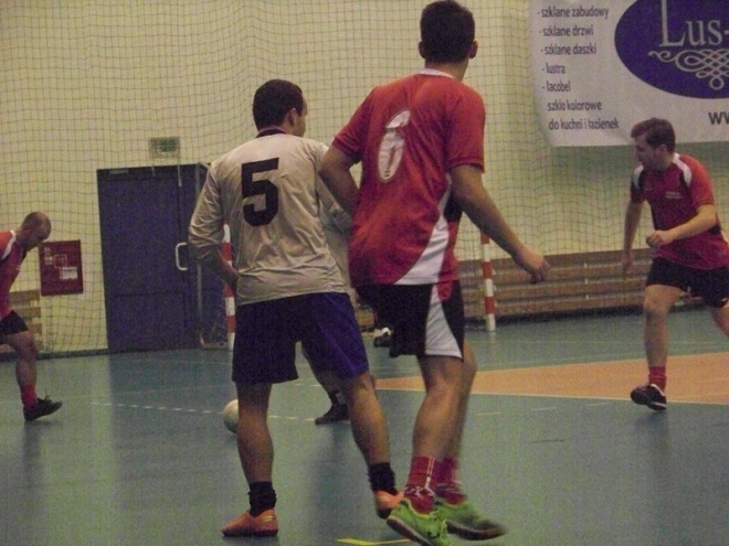 1. kolejka Nocnej Ligi Futsalu (22.11.2013) - zdjęcie #34 - eOstroleka.pl