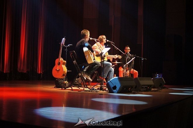 „Nastroje we dwoje”: „The Beatles Acoustic Plus” Janusz Yanina Iwański [24.11.2013] - zdjęcie #12 - eOstroleka.pl