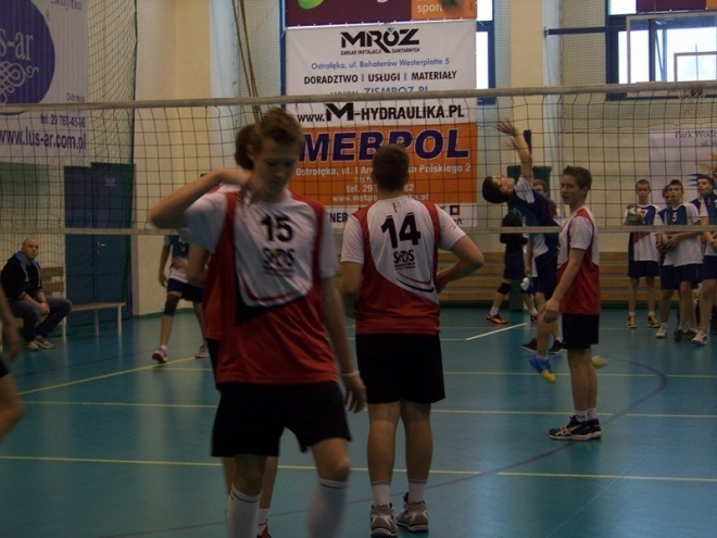 Turniej Siatkarskich Ośrodków Szkolnych (24.11.2013) - zdjęcie #29 - eOstroleka.pl