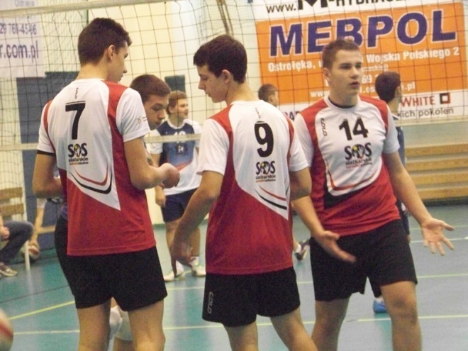 Turniej Siatkarskich Ośrodków Szkolnych (24.11.2013) - zdjęcie #25 - eOstroleka.pl