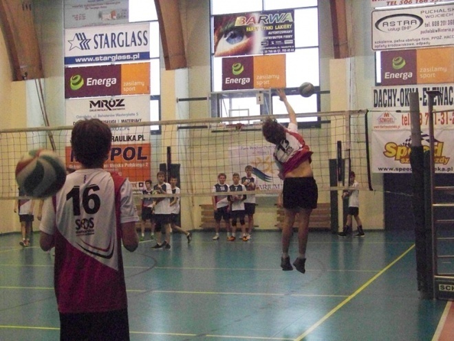 Turniej Siatkarskich Ośrodków Szkolnych (24.11.2013) - zdjęcie #23 - eOstroleka.pl