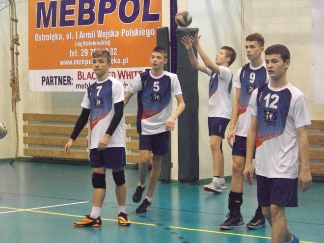 Turniej Siatkarskich Ośrodków Szkolnych (24.11.2013) - zdjęcie #15 - eOstroleka.pl