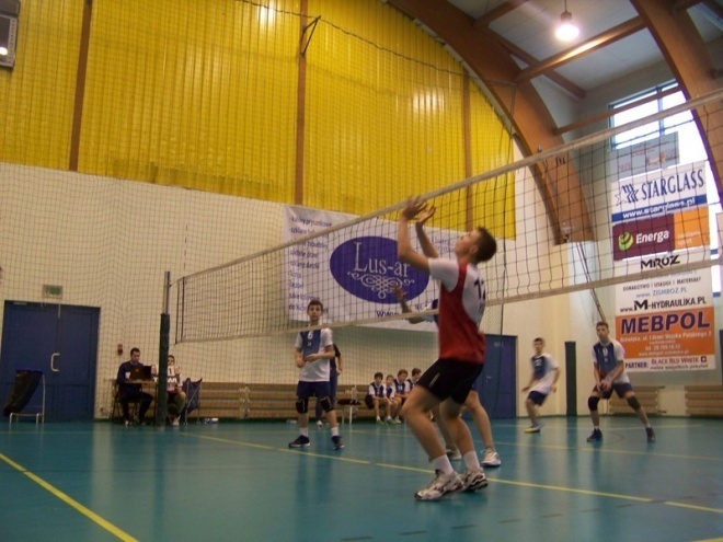 Turniej Siatkarskich Ośrodków Szkolnych (24.11.2013) - zdjęcie #9 - eOstroleka.pl