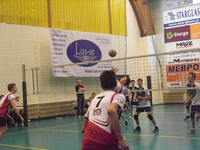 Turniej Siatkarskich Ośrodków Szkolnych (24.11.2013) - zdjęcie #3 - eOstroleka.pl