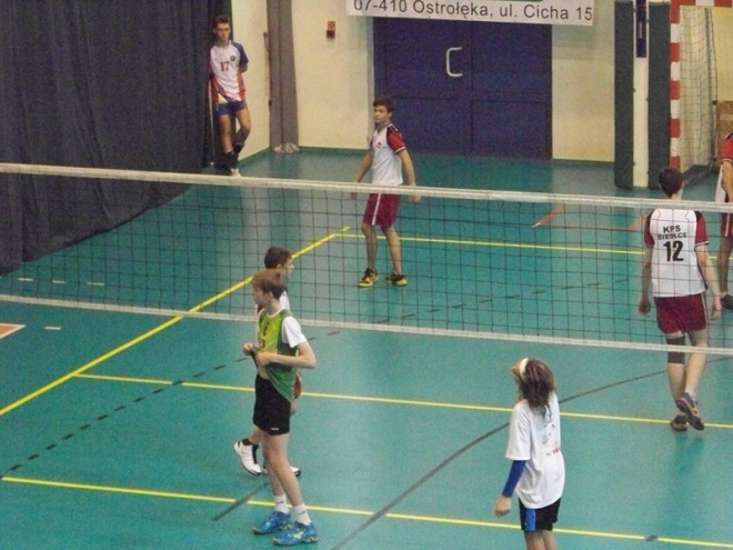 Turniej Siatkarskich Ośrodków Szkolnych (24.11.2013) - zdjęcie #1 - eOstroleka.pl