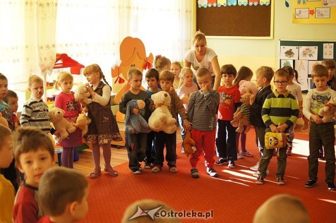 Przedszkolaków z „siedemnastki” odwiedziły pluszowe misie [25.11.2013] - zdjęcie #2 - eOstroleka.pl