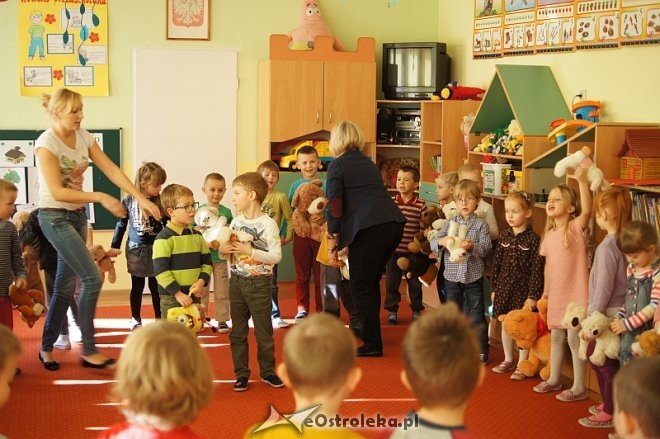 Przedszkolaków z „siedemnastki” odwiedziły pluszowe misie [25.11.2013] - zdjęcie #4 - eOstroleka.pl