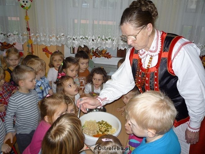 Tydzień kuchni regionalnej w Przedszkolu Miejskim Nr 17 [21.11.2013] - zdjęcie #46 - eOstroleka.pl