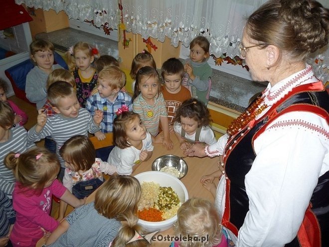 Tydzień kuchni regionalnej w Przedszkolu Miejskim Nr 17 [21.11.2013] - zdjęcie #45 - eOstroleka.pl
