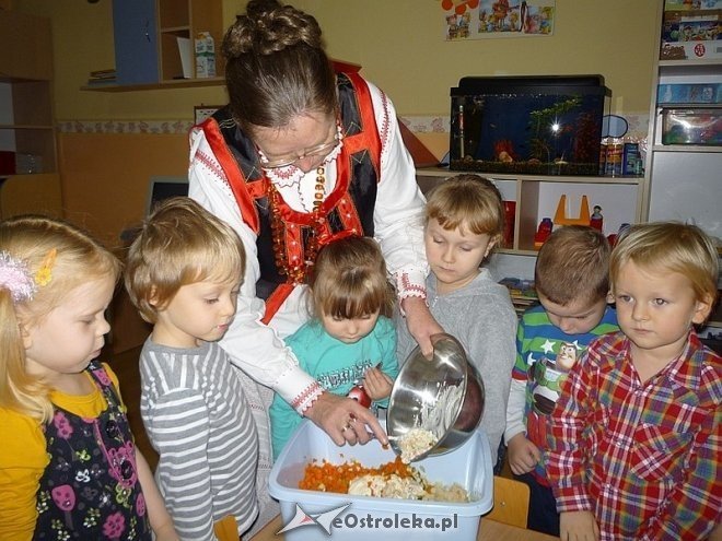 Tydzień kuchni regionalnej w Przedszkolu Miejskim Nr 17 [21.11.2013] - zdjęcie #43 - eOstroleka.pl