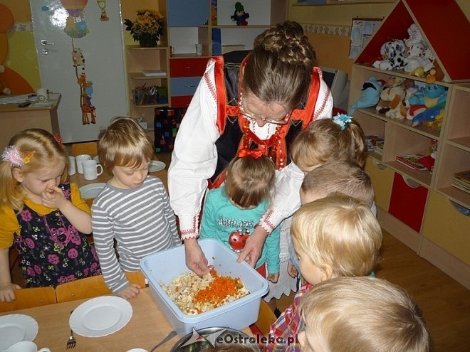 Tydzień kuchni regionalnej w Przedszkolu Miejskim Nr 17 [21.11.2013] - zdjęcie #42 - eOstroleka.pl