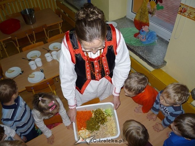Tydzień kuchni regionalnej w Przedszkolu Miejskim Nr 17 [21.11.2013] - zdjęcie #39 - eOstroleka.pl