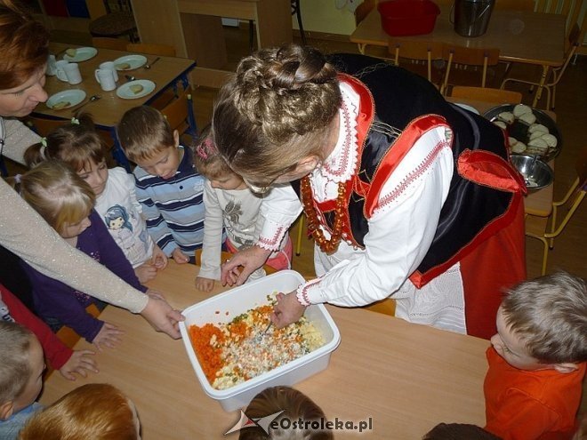 Tydzień kuchni regionalnej w Przedszkolu Miejskim Nr 17 [21.11.2013] - zdjęcie #38 - eOstroleka.pl