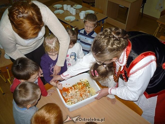 Tydzień kuchni regionalnej w Przedszkolu Miejskim Nr 17 [21.11.2013] - zdjęcie #37 - eOstroleka.pl