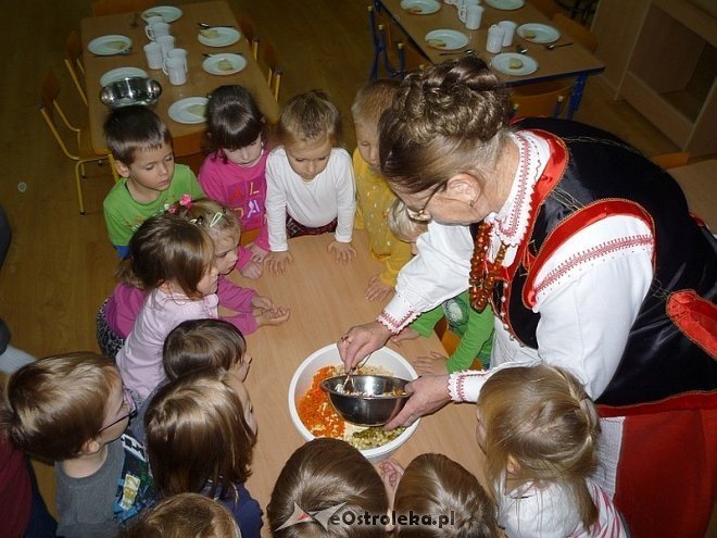 Tydzień kuchni regionalnej w Przedszkolu Miejskim Nr 17 [21.11.2013] - zdjęcie #35 - eOstroleka.pl