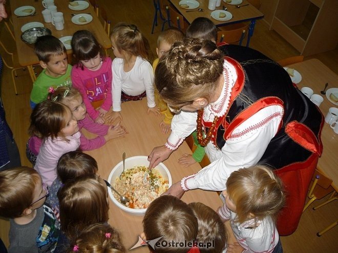 Tydzień kuchni regionalnej w Przedszkolu Miejskim Nr 17 [21.11.2013] - zdjęcie #34 - eOstroleka.pl