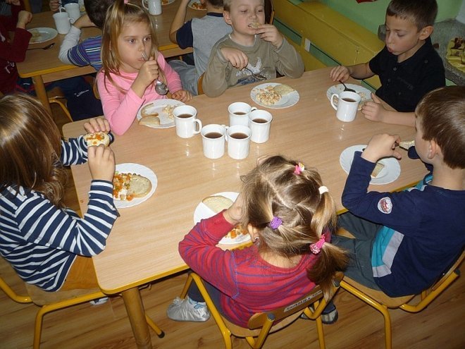 Tydzień kuchni regionalnej w Przedszkolu Miejskim Nr 17 [21.11.2013] - zdjęcie #30 - eOstroleka.pl