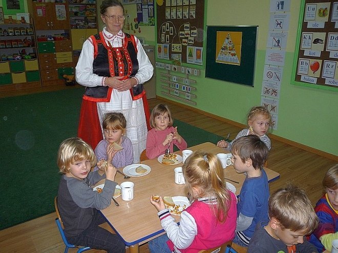 Tydzień kuchni regionalnej w Przedszkolu Miejskim Nr 17 [21.11.2013] - zdjęcie #27 - eOstroleka.pl